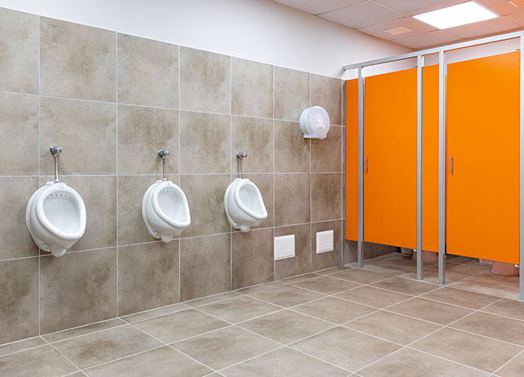 BAÑOS Y VESTUARIOS EN MEZANINE
